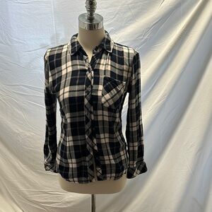 Rails button up